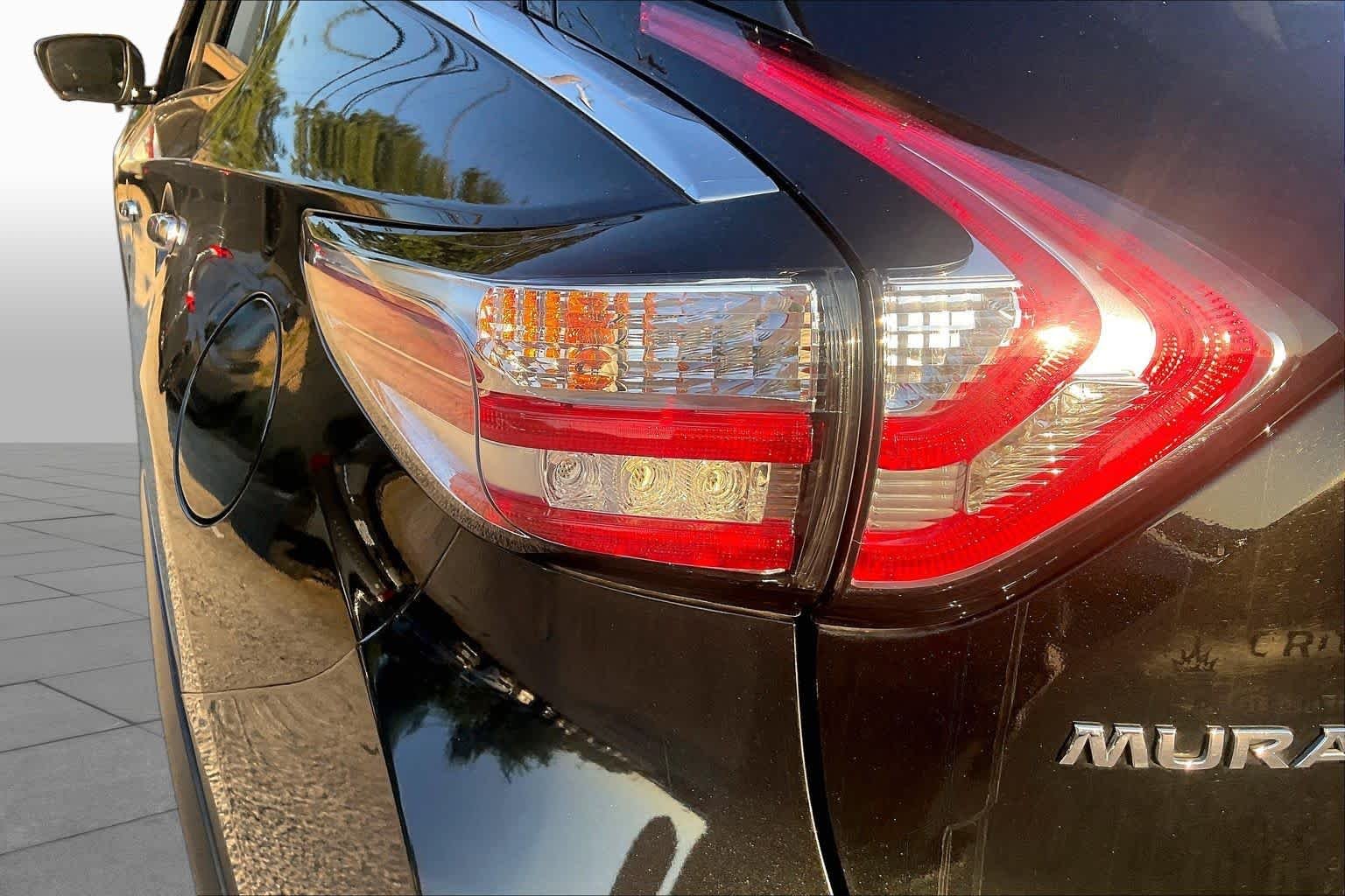 Used 2017 Magnetic Black Metallic Nissan SL image 29