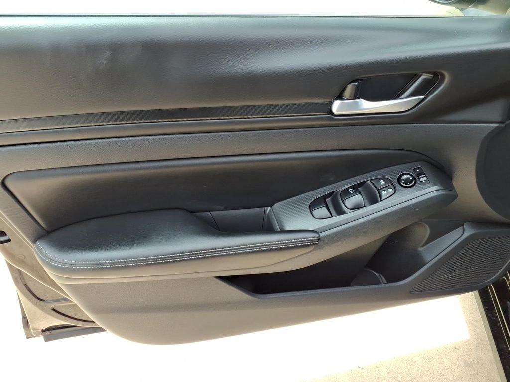 2025 Nissan Altima SV - Photo 15