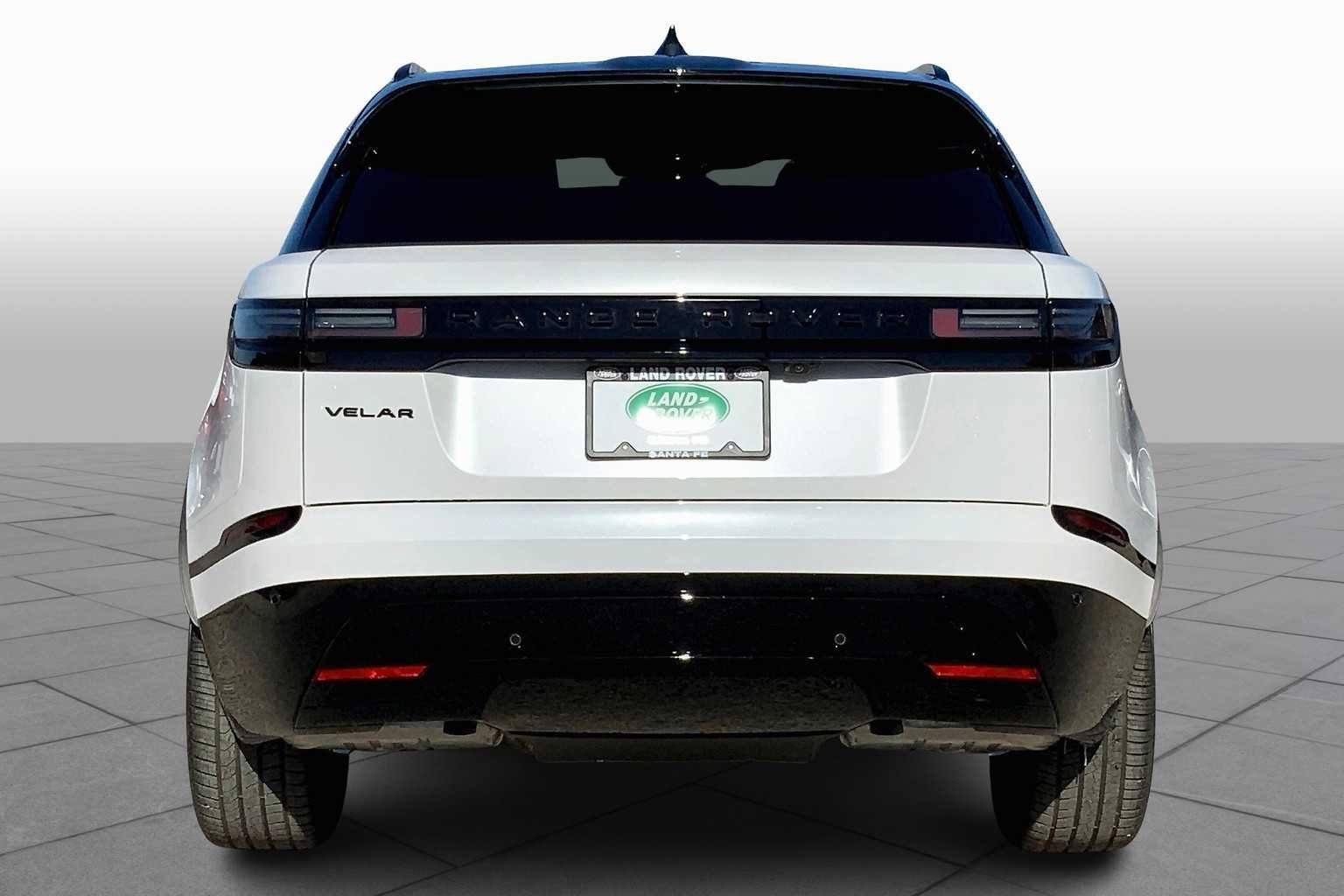 Used 2025 Ostuni Pearl White Metallic Land Rover Dynamic SE image 4