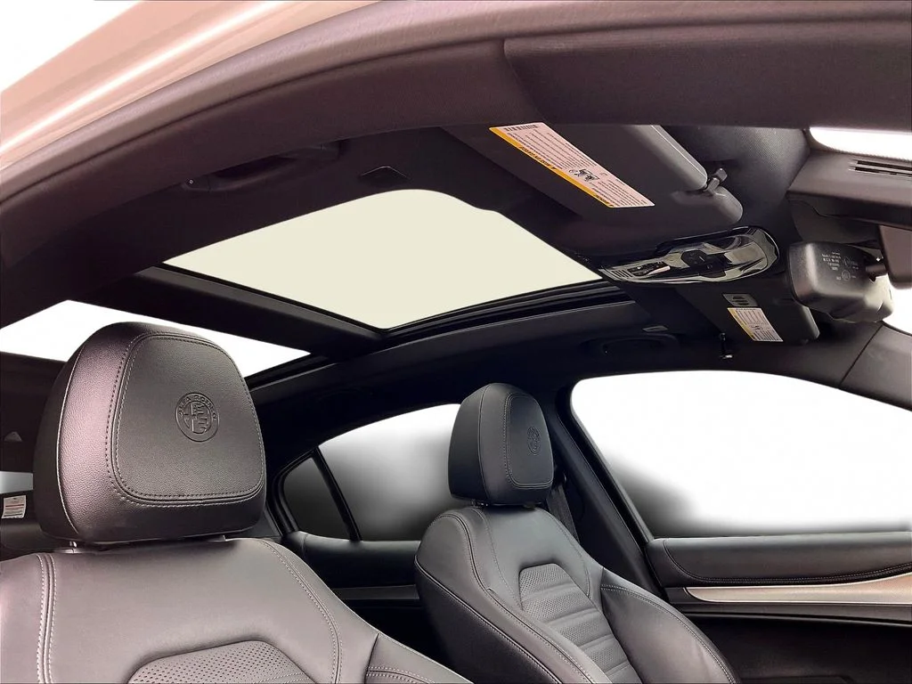 Used 2024 White Alfa Romeo Veloce image 27