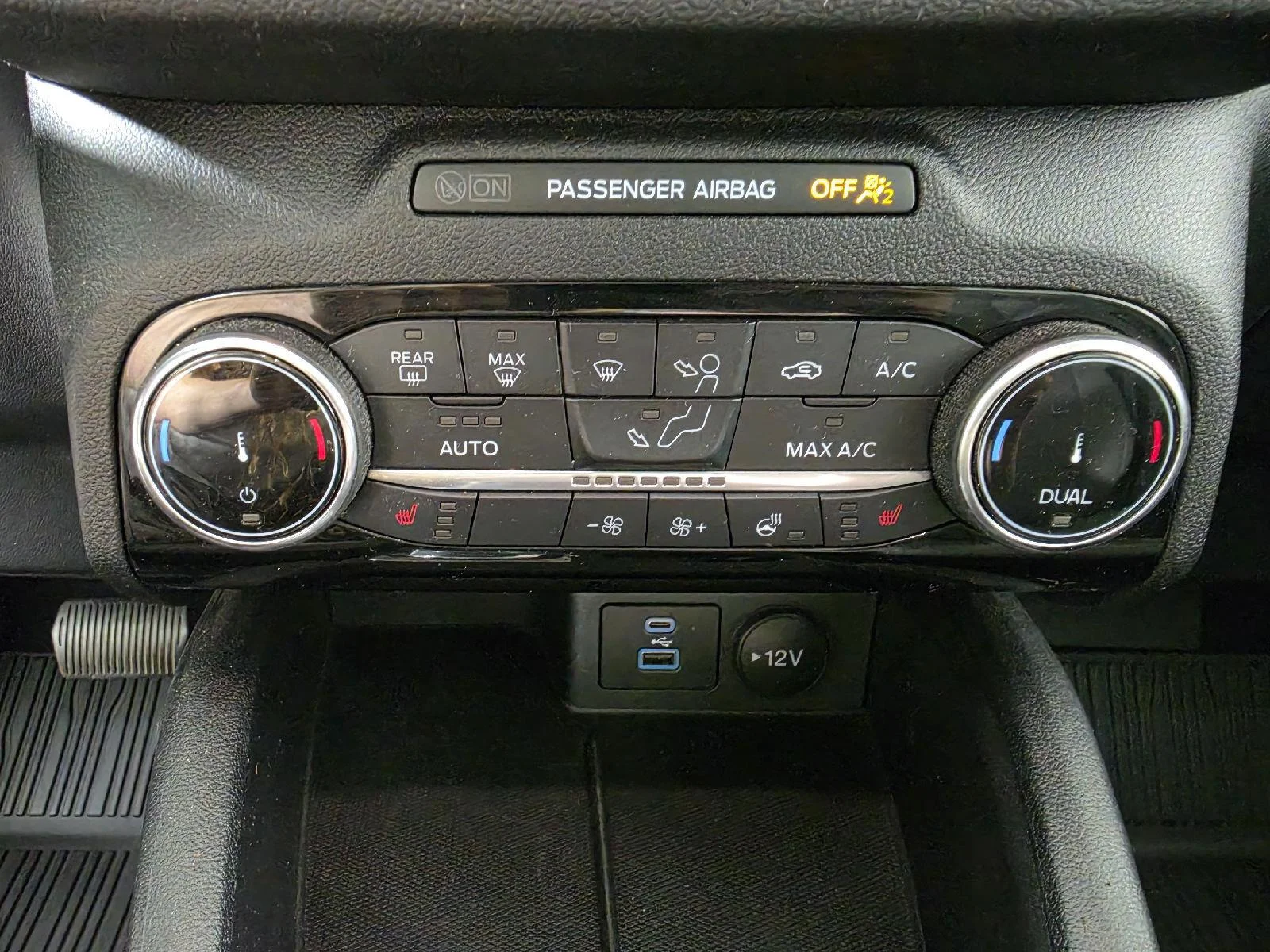 Used 2022 Carbonized Gray Ford SE image 19