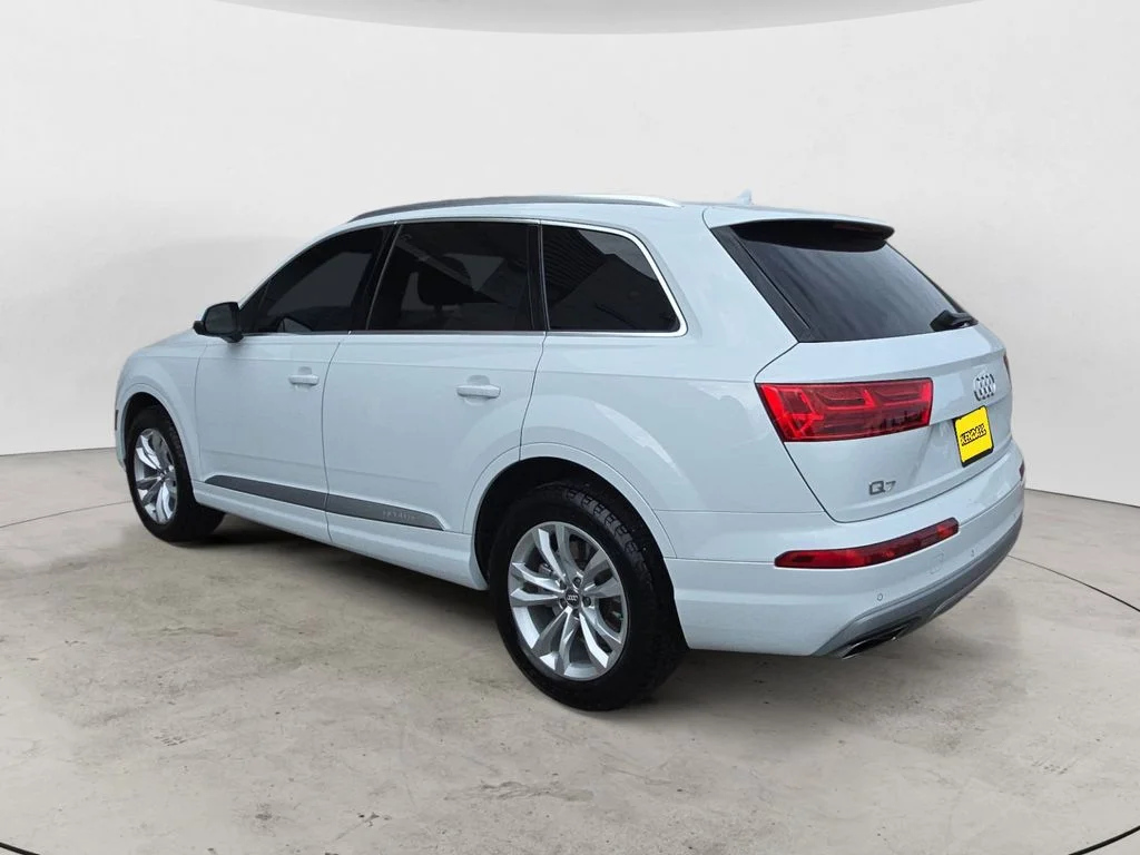 Used 2019 White Audi 45 SE Premium image 3