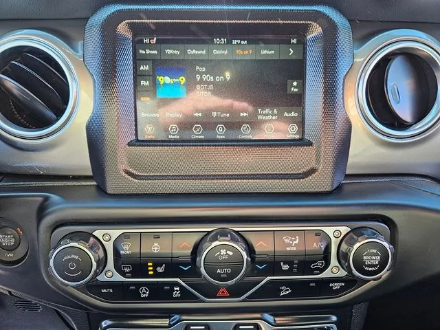 Used 2020 Silver Jeep Unlimited Sahara image 27