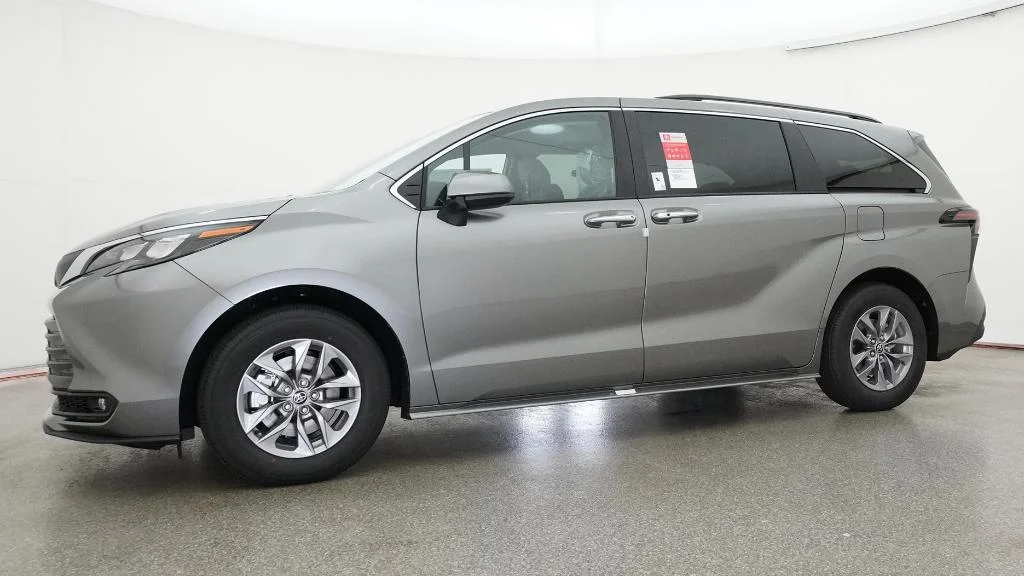 New 2026 Heavy Metal Toyota XLE image 18