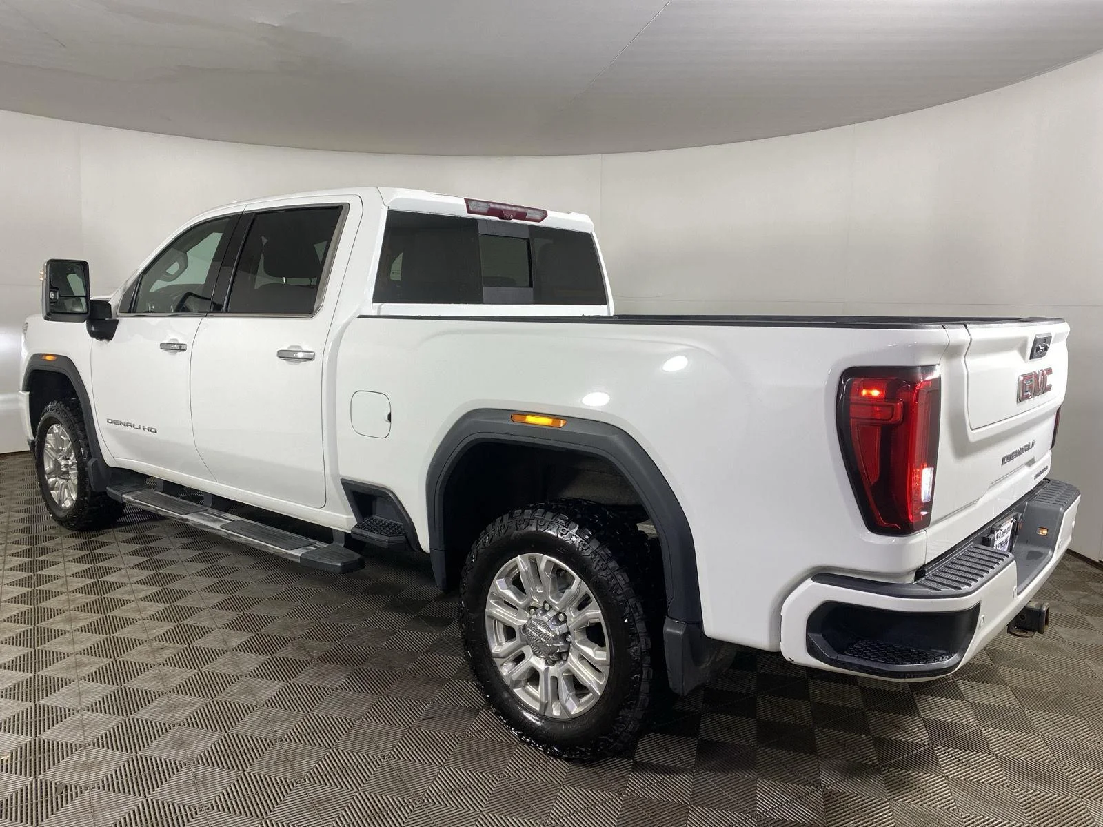 Used 2021 Summit White GMC Denali image 7