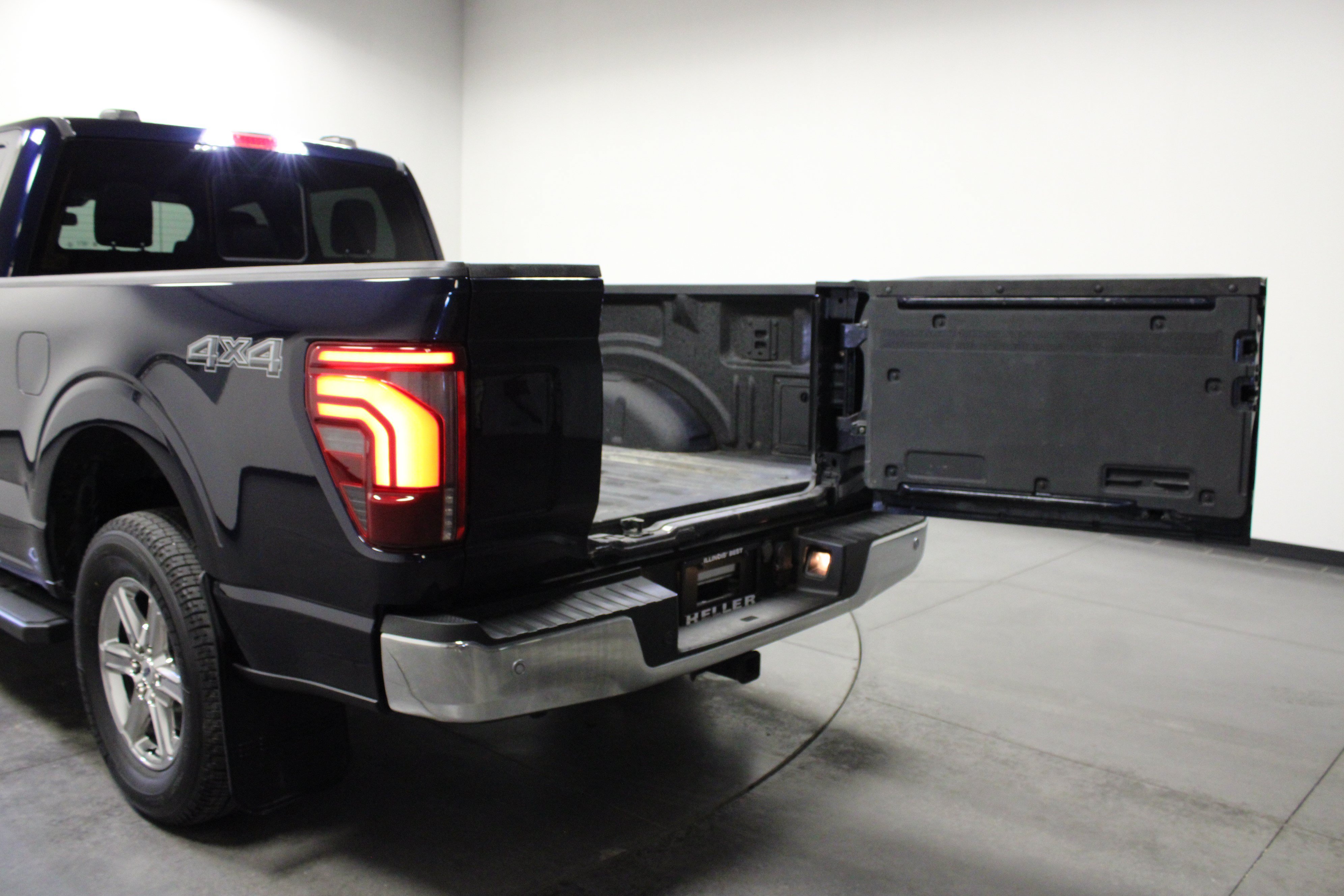 Used 2024 Antimatter Blue Metallic Ford LARIAT image 14
