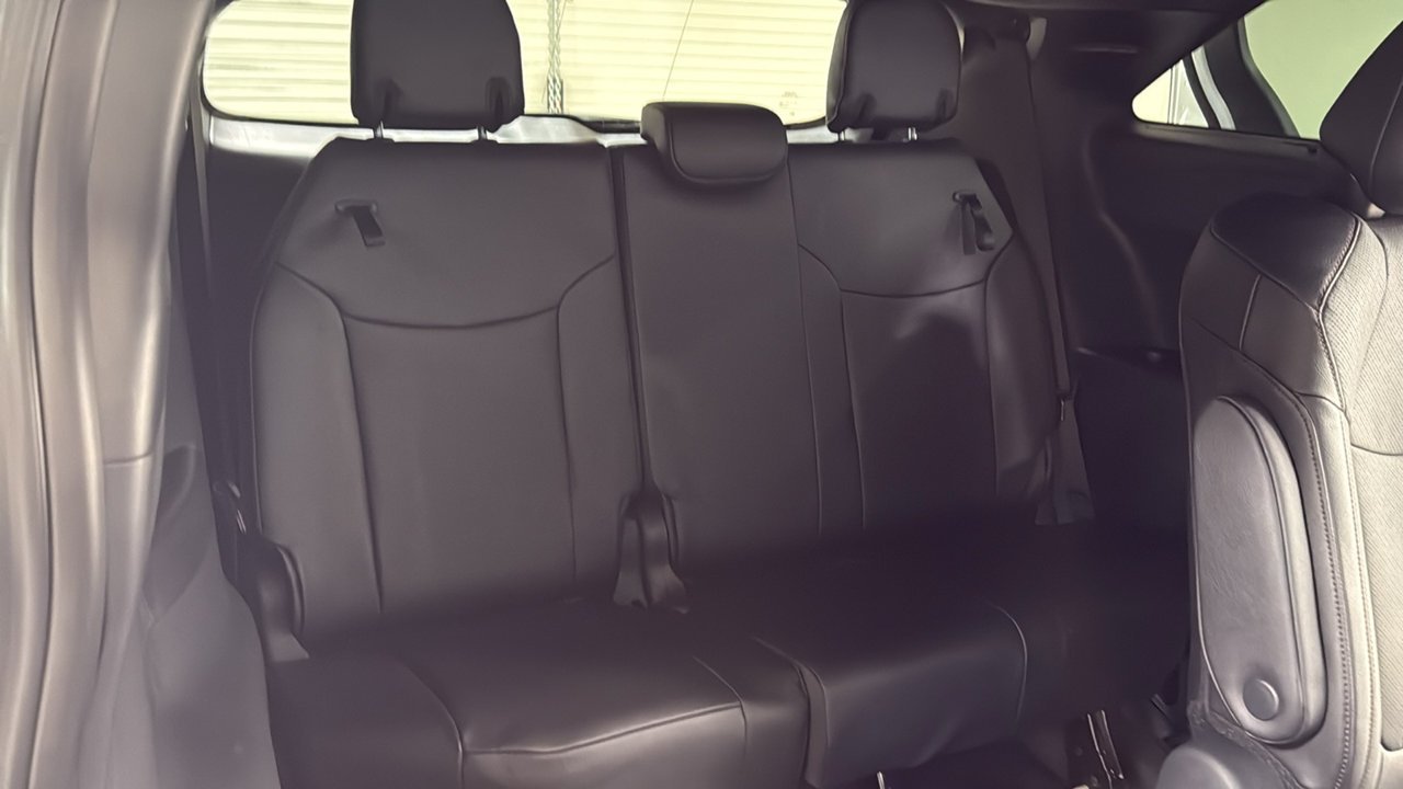 New 2026 Wind Chill Pearl <sup>1</sup> Toyota  Platinum image 17
