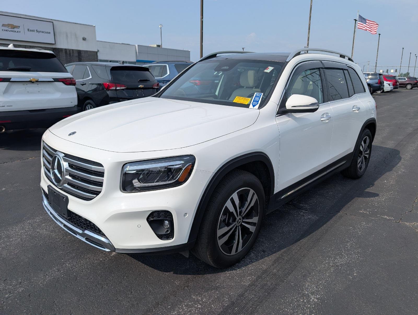 Used 2025 Polar White Mercedes-Benz GLB 250 image 4