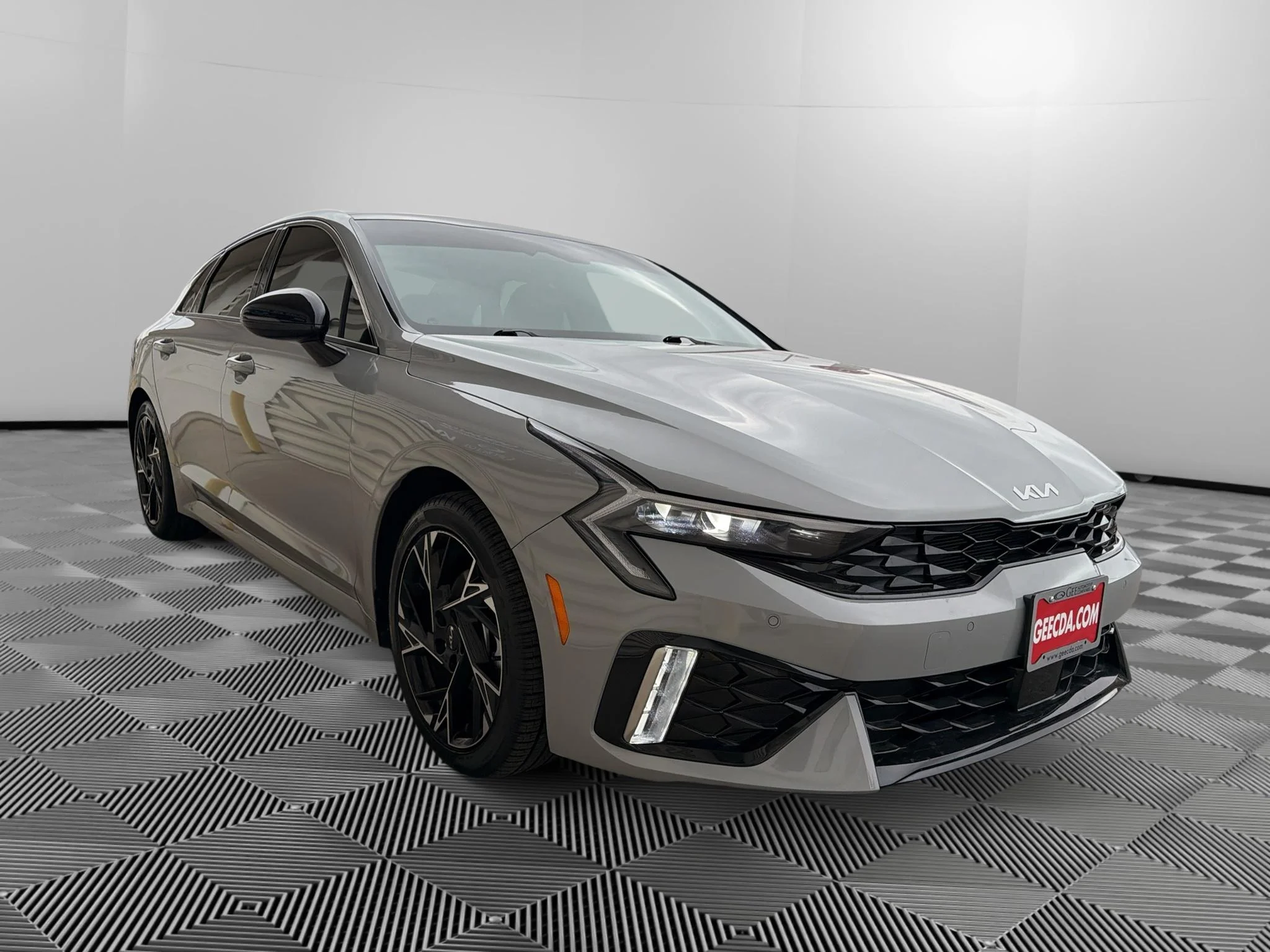 Certified Used 2025 Wolf Gray Kia GT-Line image 4
