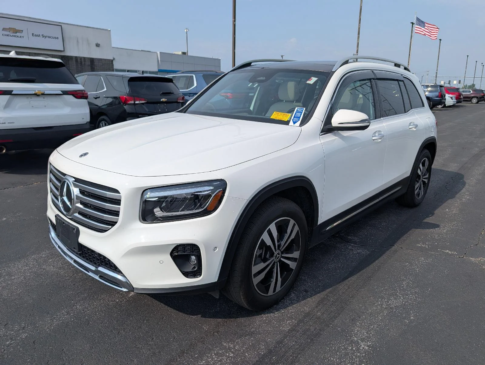 Used 2025 Polar White Mercedes-Benz GLB 250 image 4