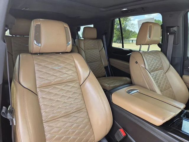 Used 2022 White Cadillac Premium Luxury image 36