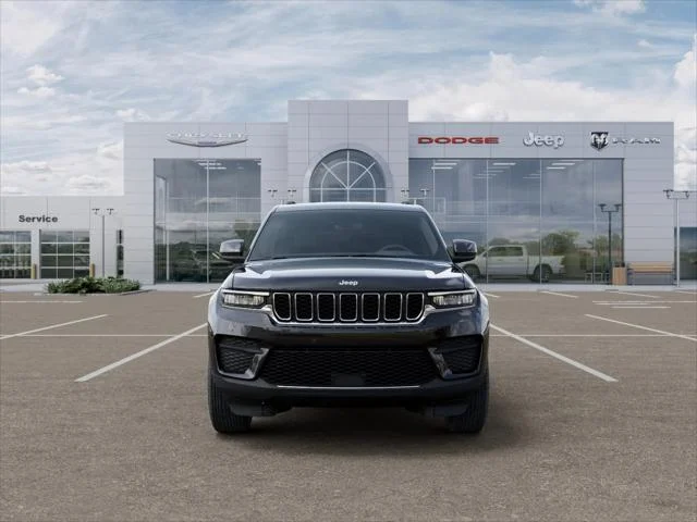 New 2026 Diamond Black Crystal Pearl-Coat Exterior Paint Jeep Laredo image 32