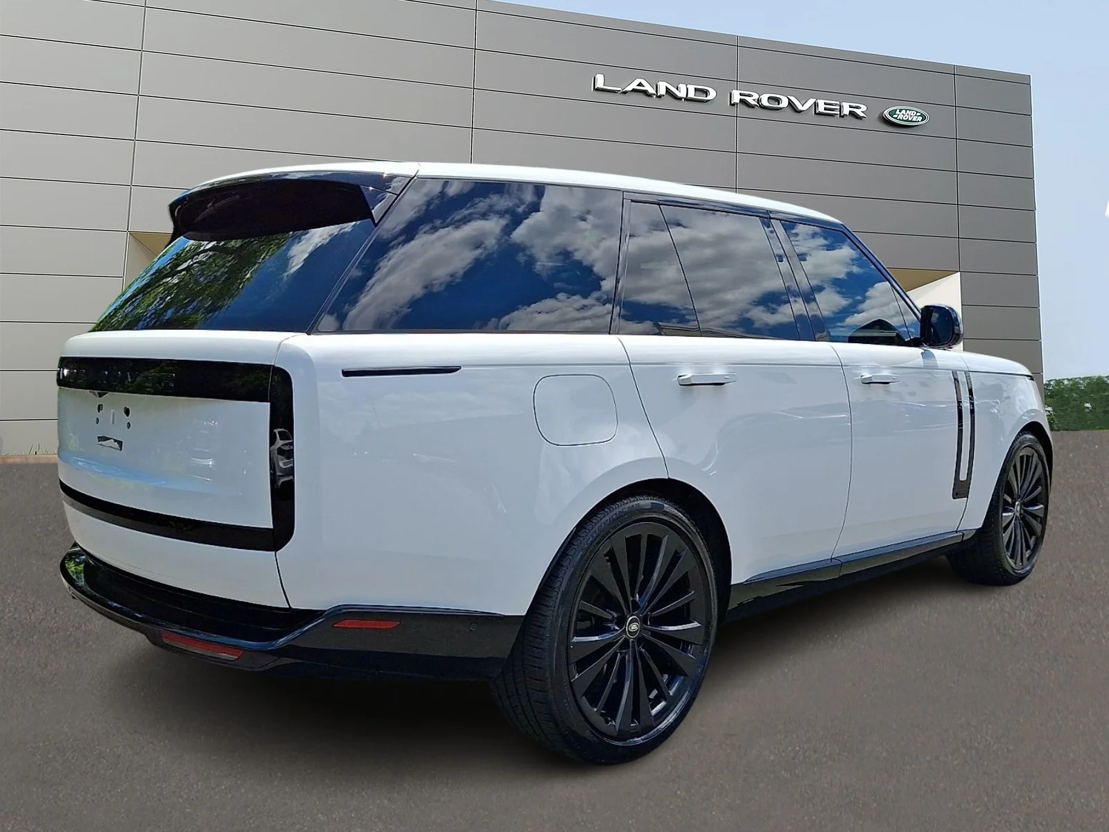 Certified Used 2023 Fuji White - 1AA Land Rover Autobiography image 2