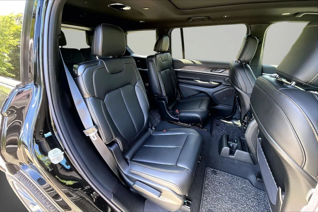 New 2026 Diamond Black Crystal Pearlcoat Jeep 85TH ANNIVERSARY EDITION image 20