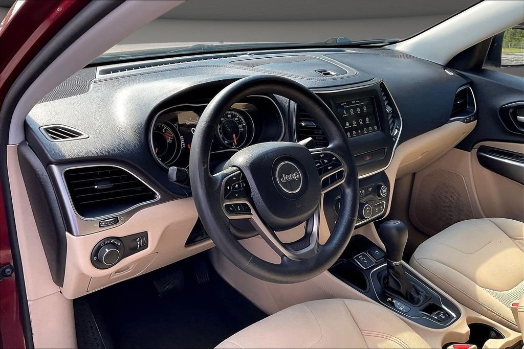 Used 2020 Red Jeep Latitude image 20