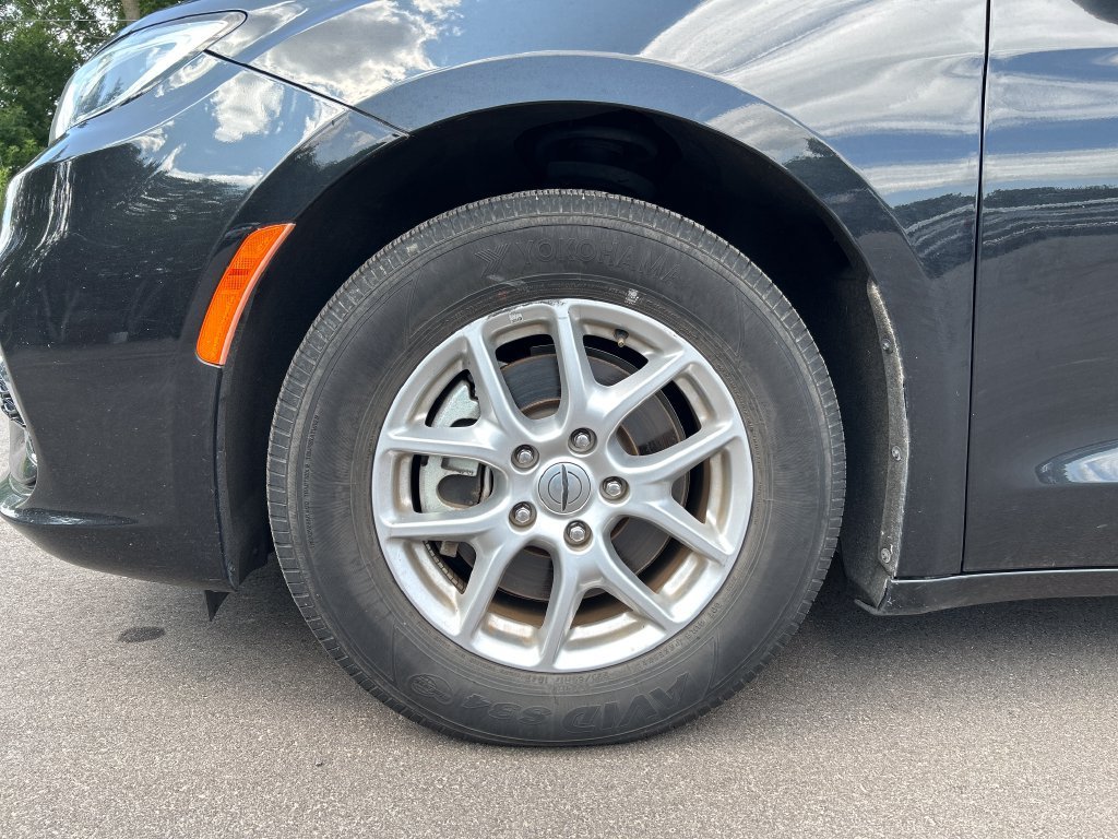 Used 2023 Black Chrysler Touring L image 12