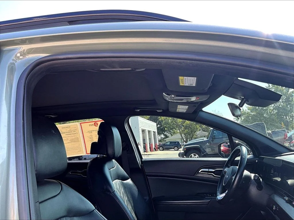 Used 2023 Green Kia X-Line image 23