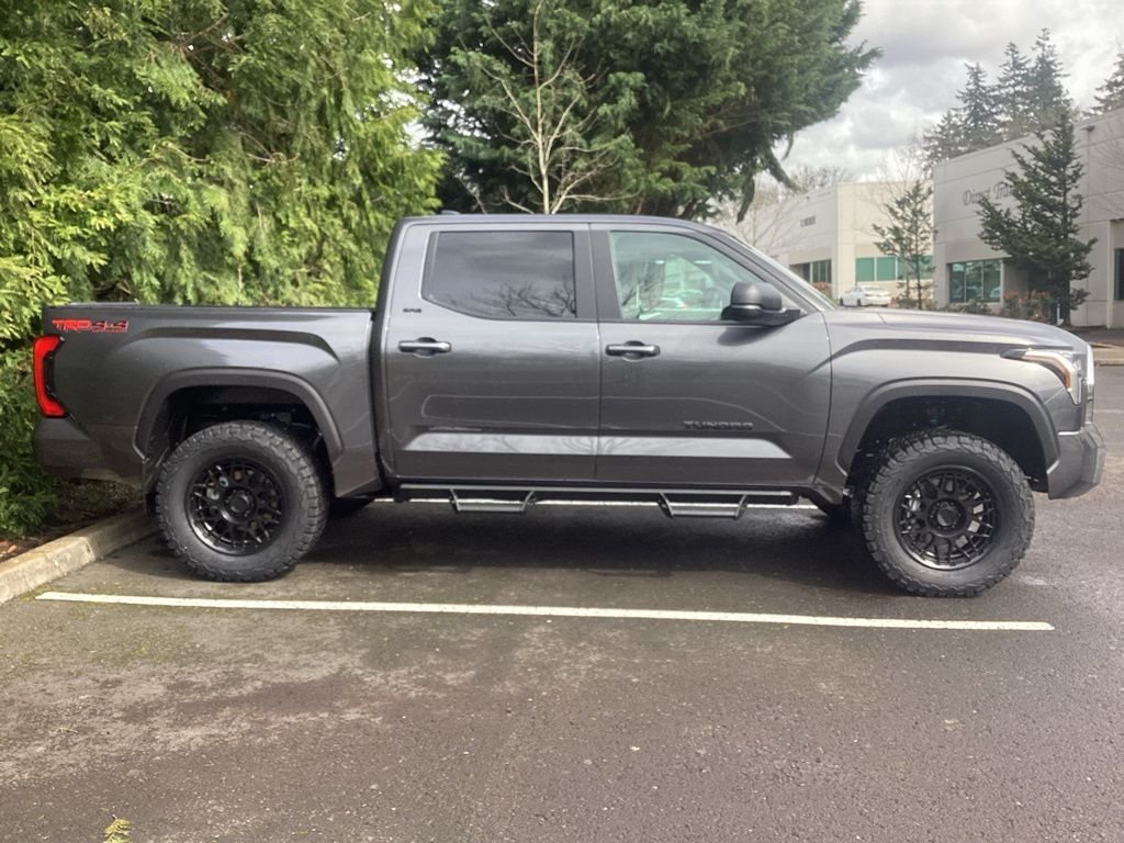 2025 Toyota Tundra SR5 - Photo 9