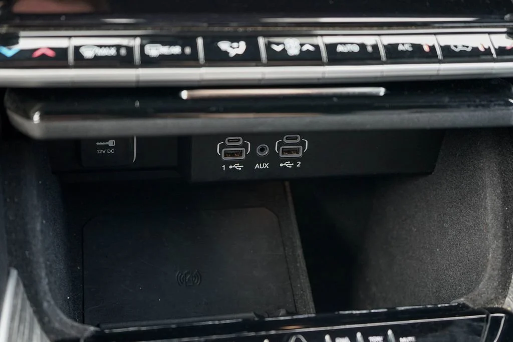 Used 2024 Diamond Black Crystal Pearlcoat Jeep Series II image 20