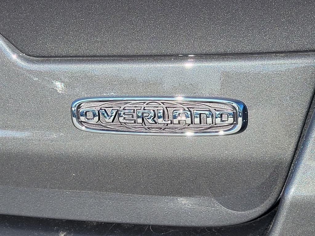 New 2024 Baltic Gray Metallic Clear-Coat Exterior Paint Jeep Overland image 25
