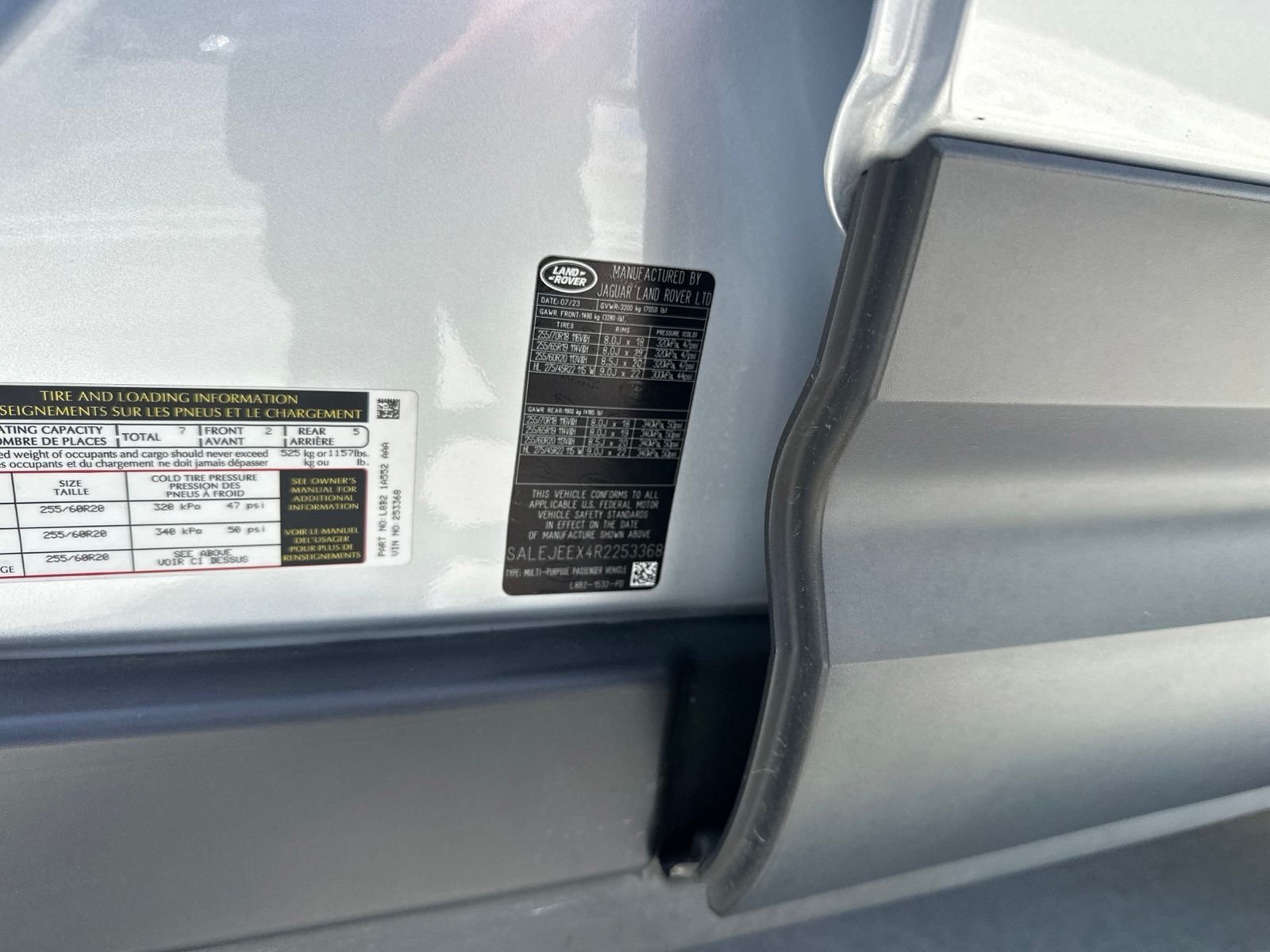 Used 2024 Hakuba Silver Metallic Land Rover S image 13