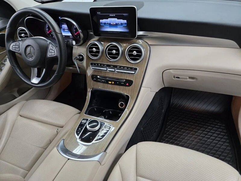 Used 2018 White Mercedes-Benz GLC 300 image 15