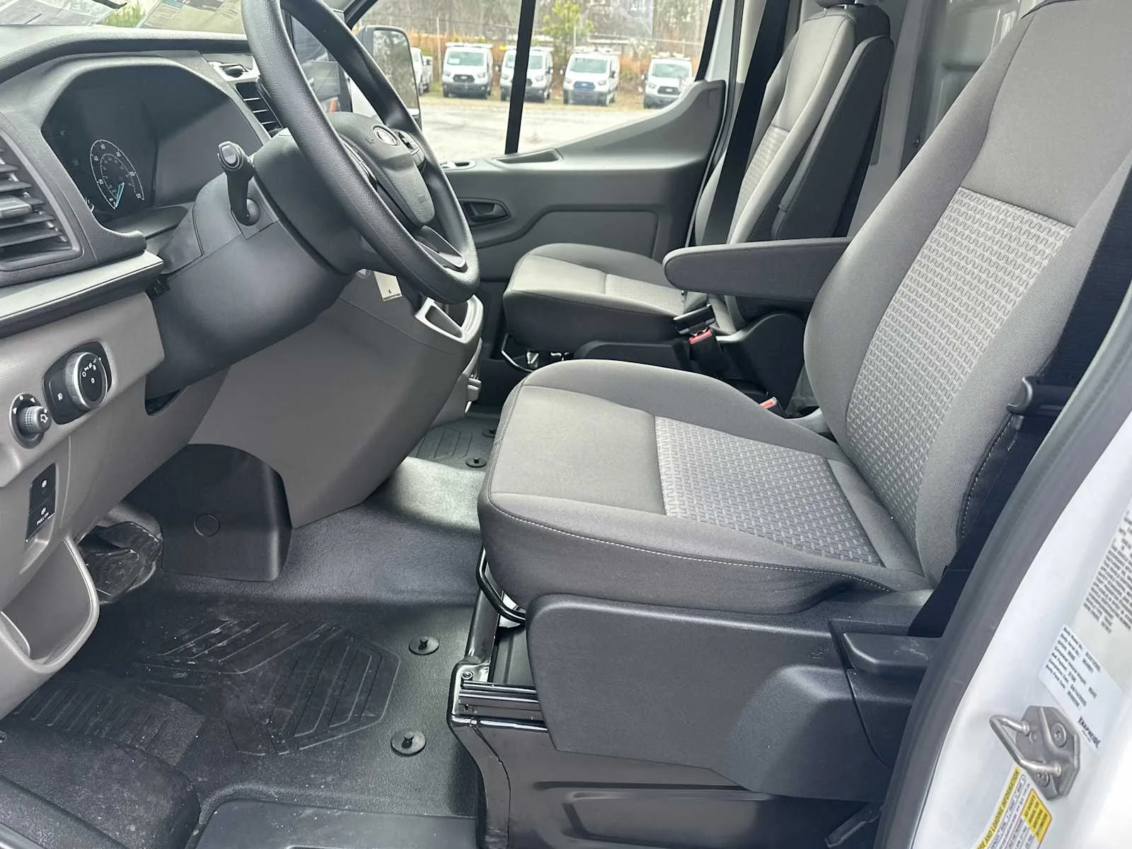 2024 Ford Transit Cutaway Base - Photo 10