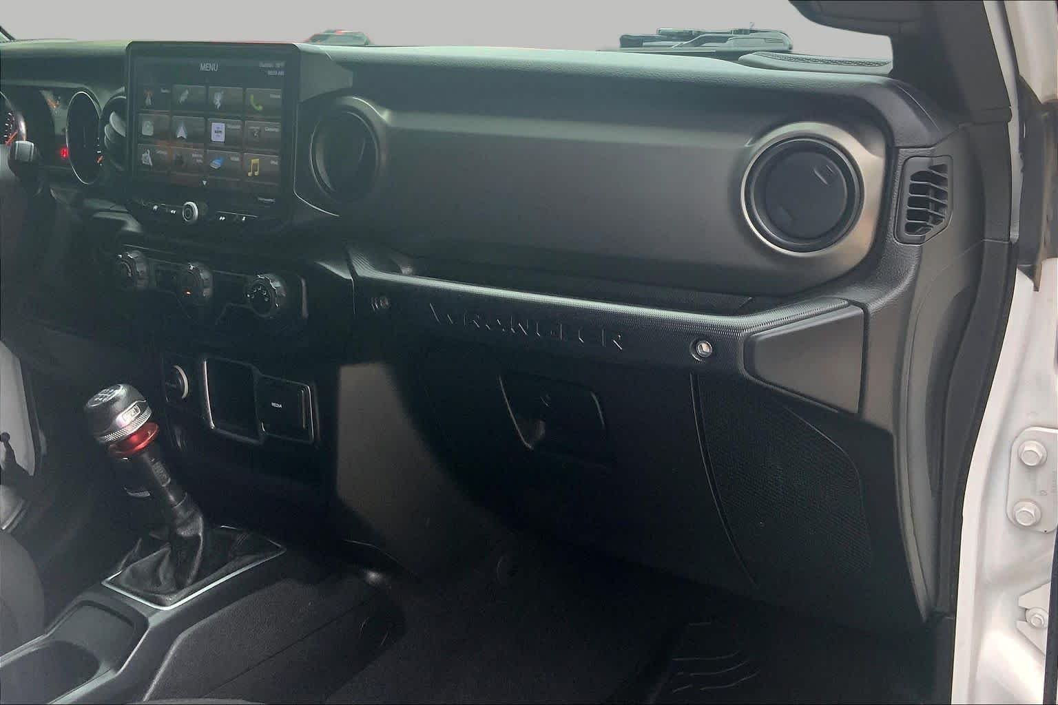 Used 2018 Bright White Clearcoat Jeep Sport image 19