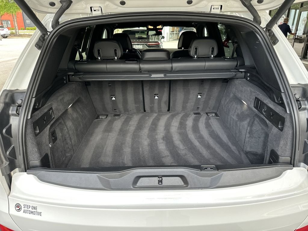 Used 2024 White BMW xDrive40i image 31
