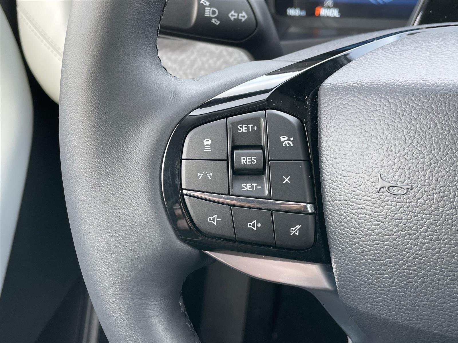 New 2026 Star White Metallic Tri-Coat Ford Platinum™ image 70