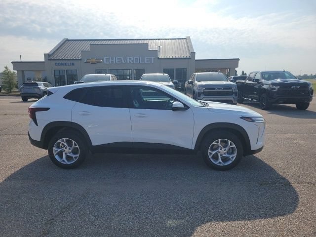 New 2026 Summit White Chevrolet LS image 19