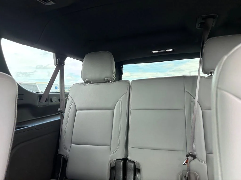 Used 2023 White Chevrolet Z71 image 29