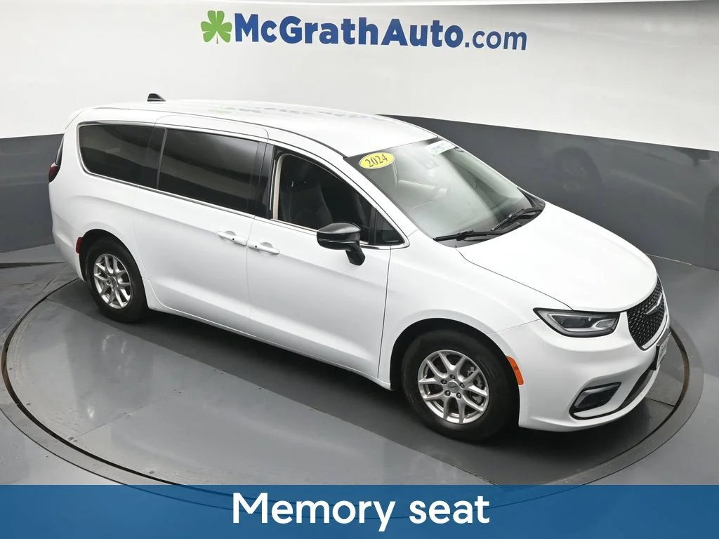 Used 2024 White Chrysler Touring L image 3