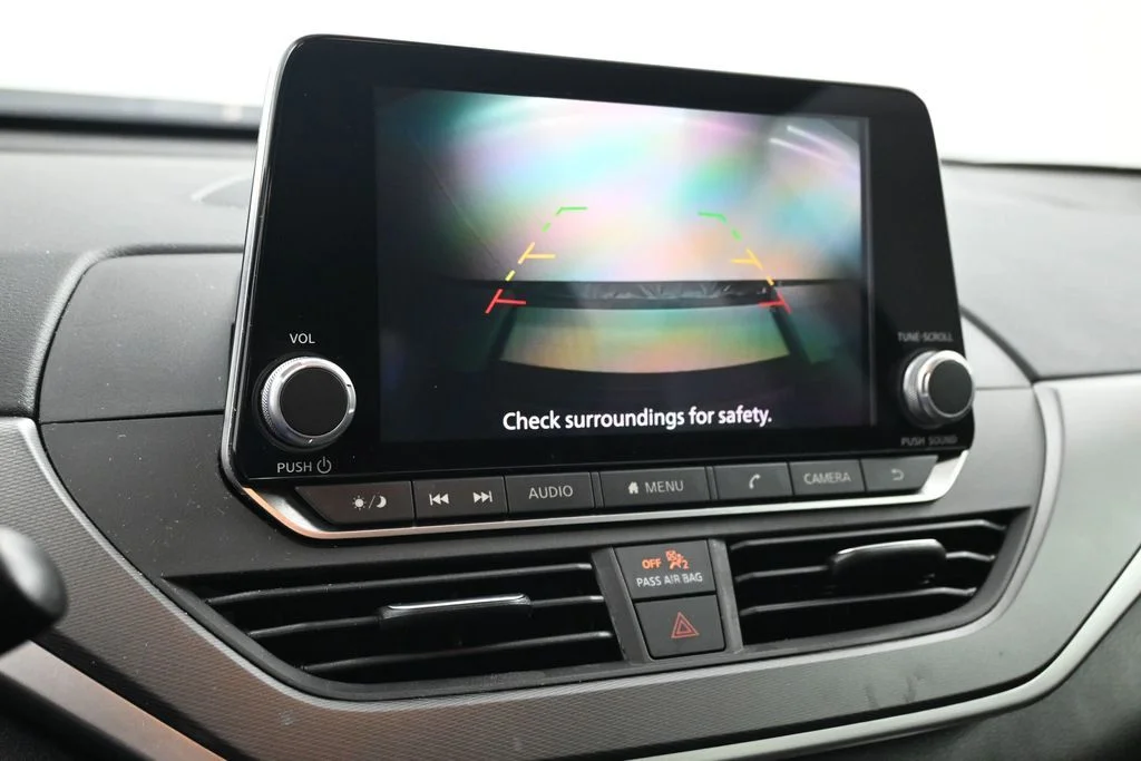 Used 2025 Black Nissan 2.5 SR image 25