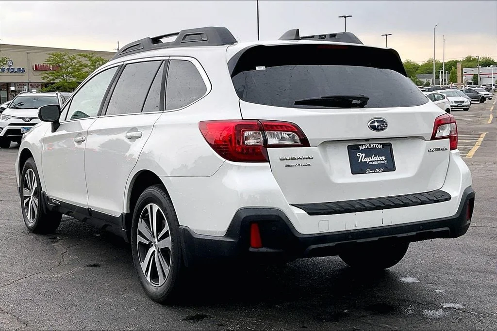 Used 2018 White Subaru 2.5i image 12