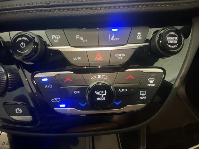 Used 2024 White Chrysler Pinnacle image 19