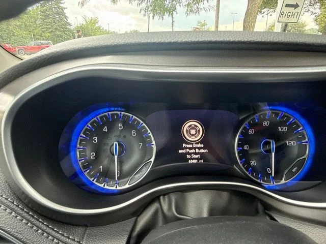 Used 2019 Black Chrysler Limited image 34