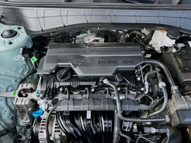 Used 2025 Green Hyundai SEL image 28