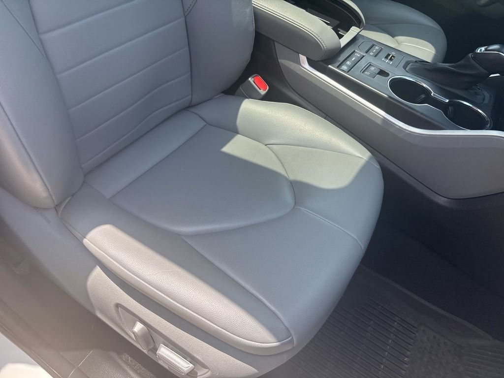 Used 2021 Blizzard Pearl Toyota XLE image 27