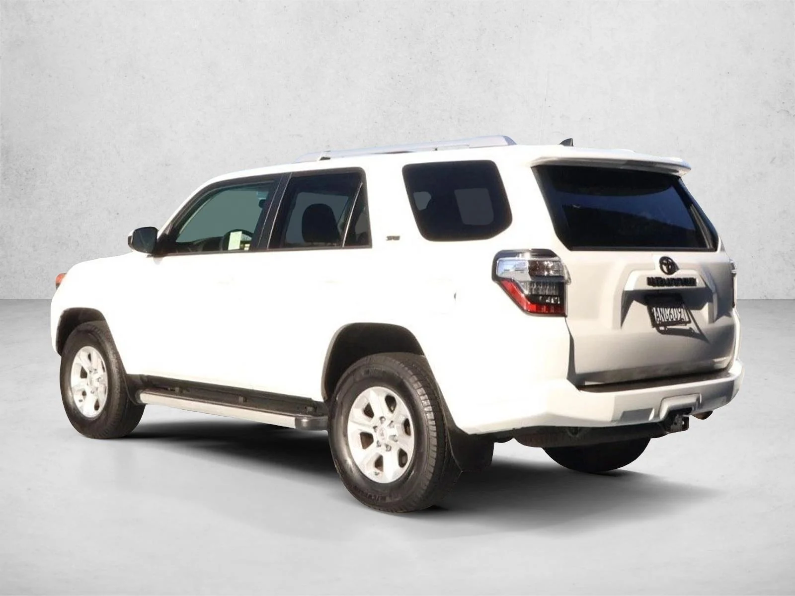 Used 2018 Super White Toyota SR5 image 3