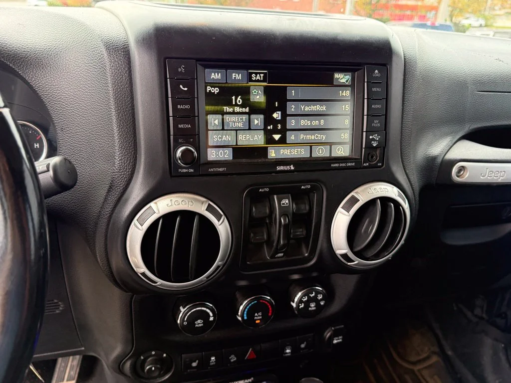 Used 2014 Gray Jeep Unlimited Sahara image 18