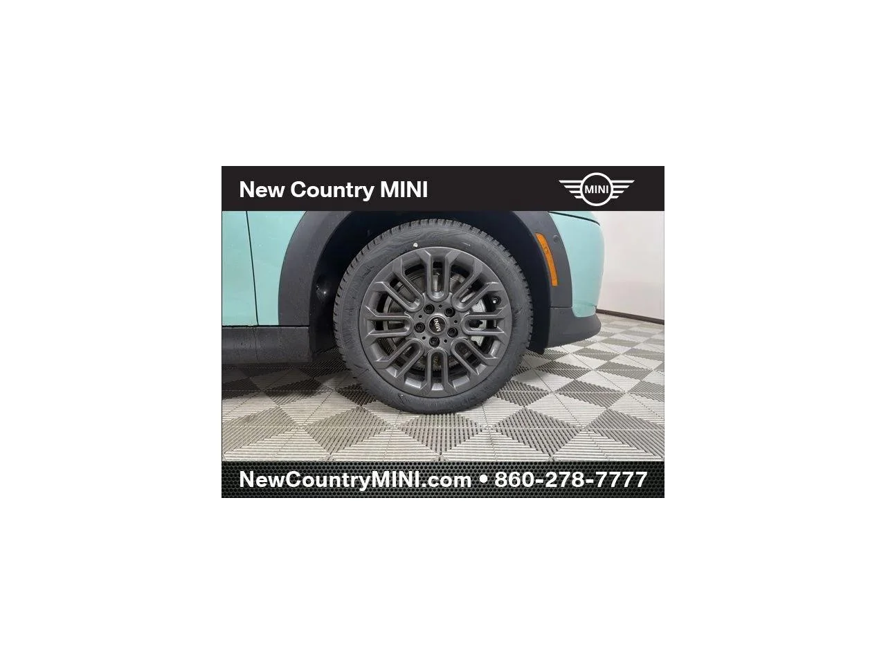 New 2026 Green MINI Signature Plus image 9