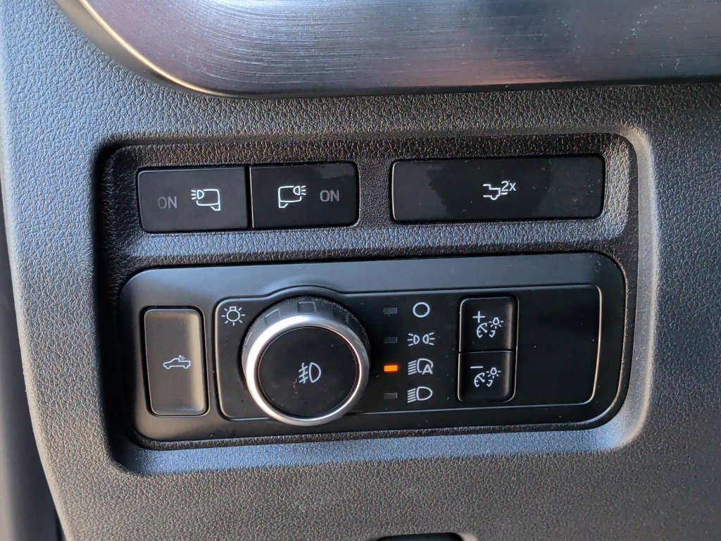 Used 2024 Iconic Silver Metallic Ford Lariat image 16