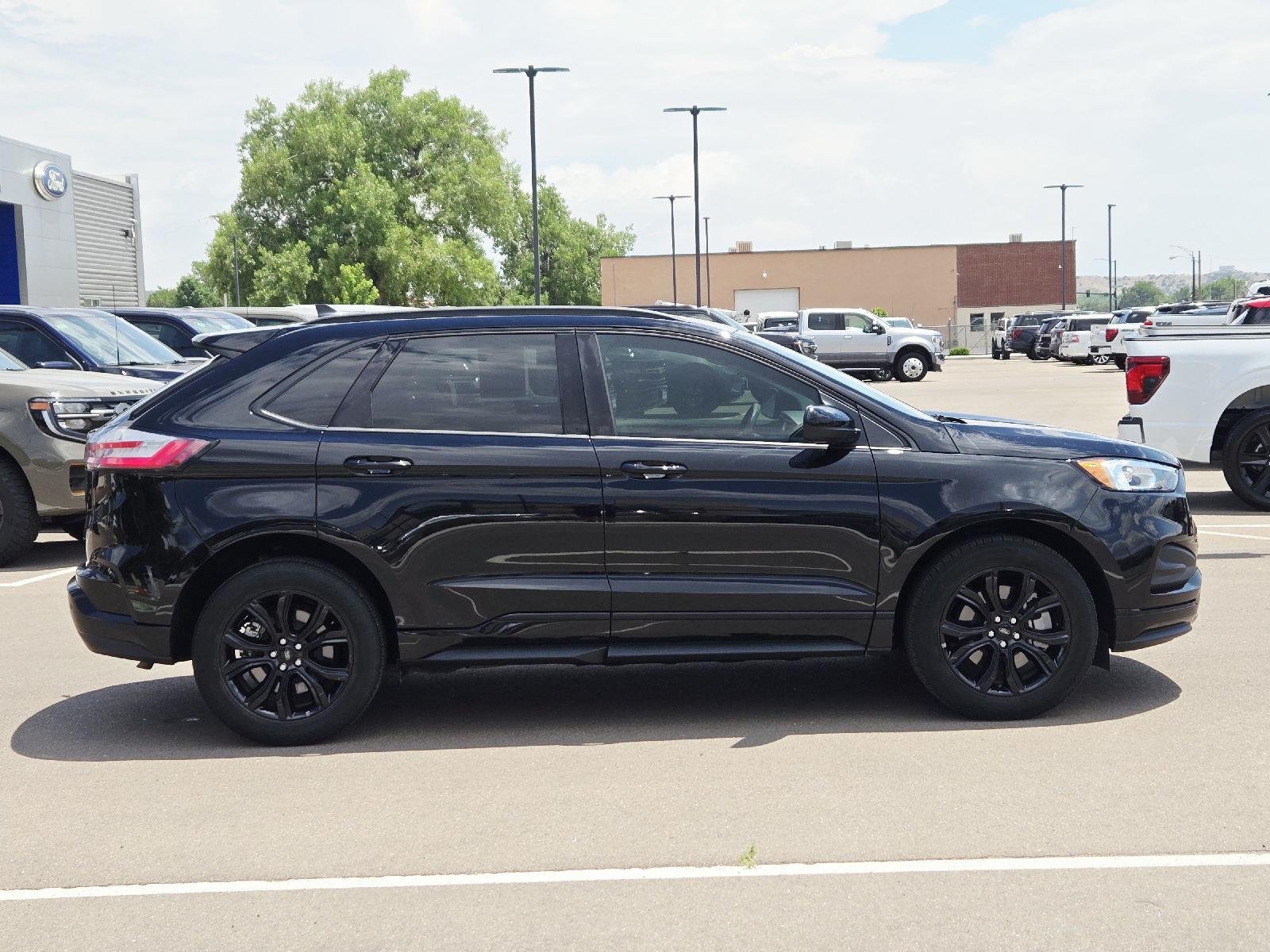 Used 2023 Agate Black Ford SE image 4