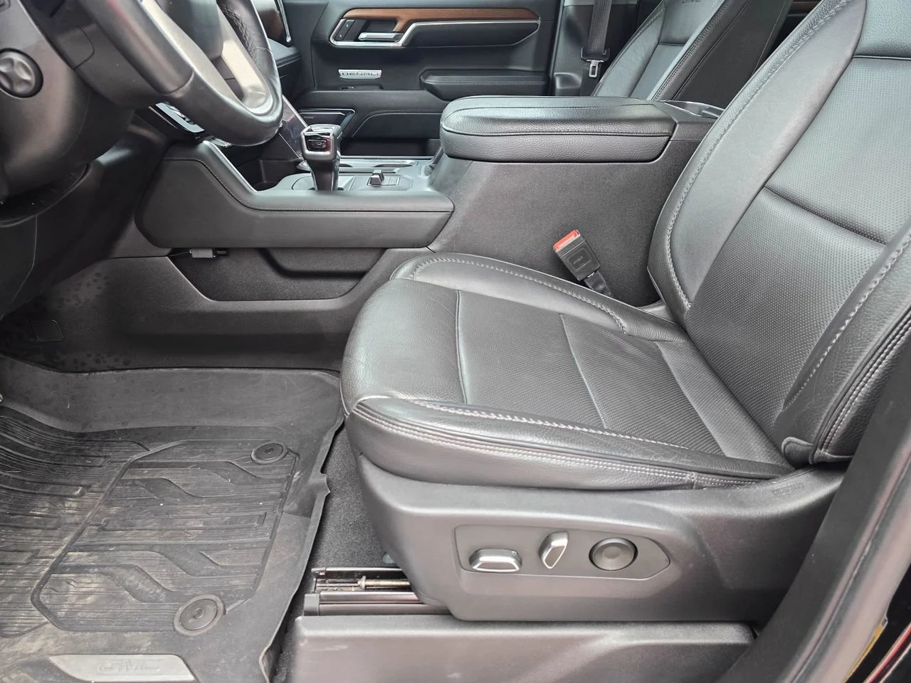 Used 2023 Onyx Black GMC Denali image 9