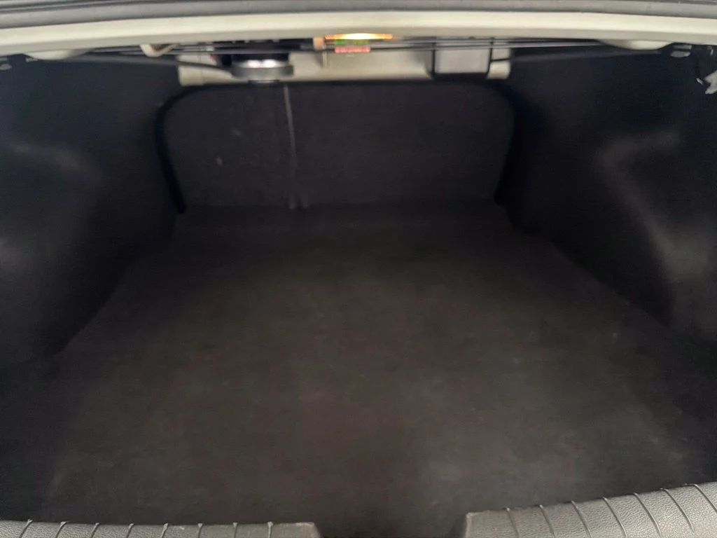 Used 2015 Silver Hyundai Limited image 27