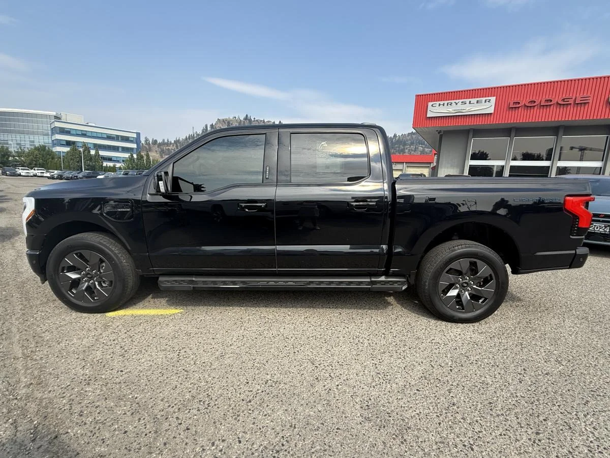 Used 2022 Black Ford Lariat image 3