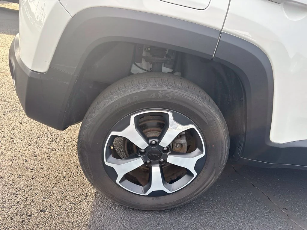 Used 2019 White Jeep Trailhawk image 11