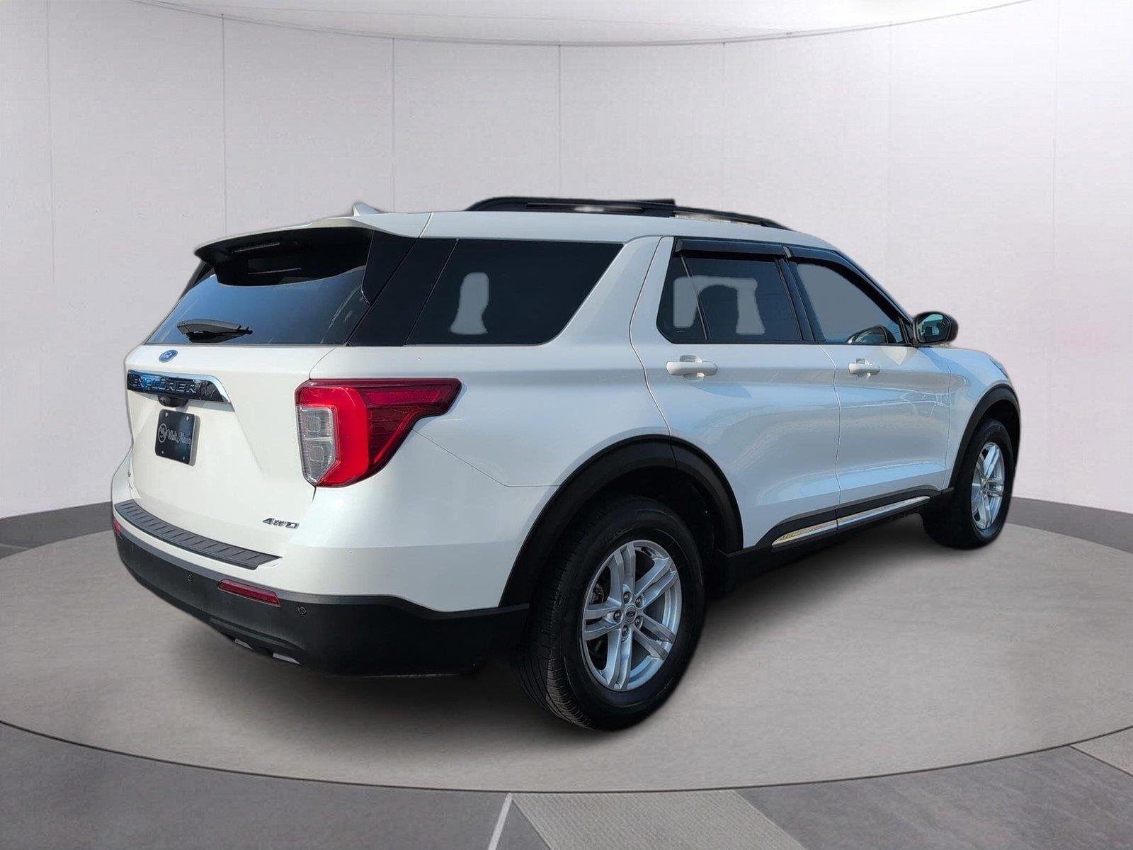 Used 2023 Star White Metallic Tri-Coat Ford XLT image 5