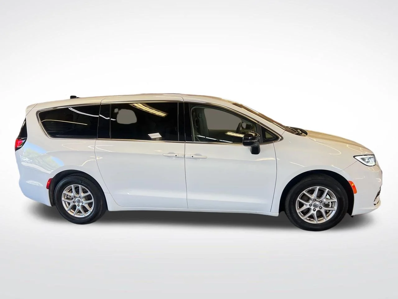 Used 2024 White Chrysler Touring L image 4